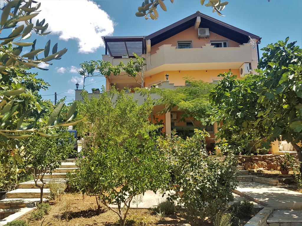 Apartments Villa Marija Gornji Karin Exterior foto