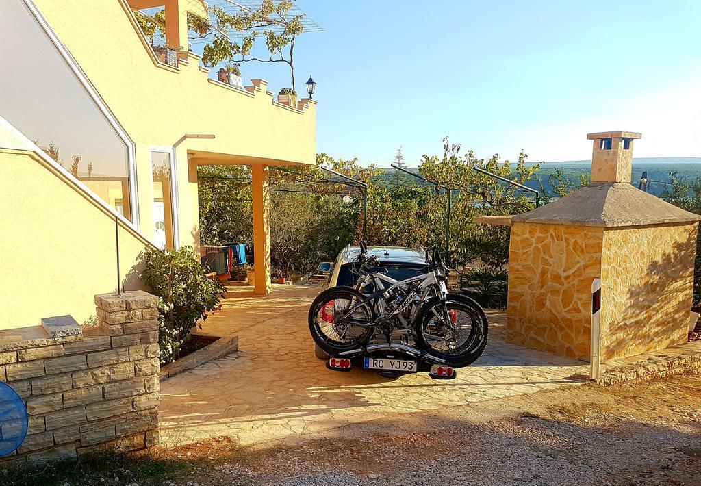 Apartments Villa Marija Gornji Karin Exterior foto