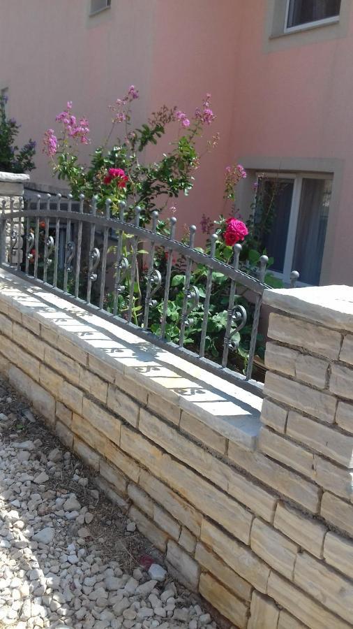 Apartments Villa Marija Gornji Karin Exterior foto